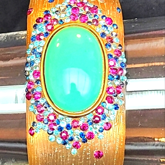 Goldtone Lucite W/ Turq.Stone& Set Crystals Bangle Unsigned - Picture 12 of 12